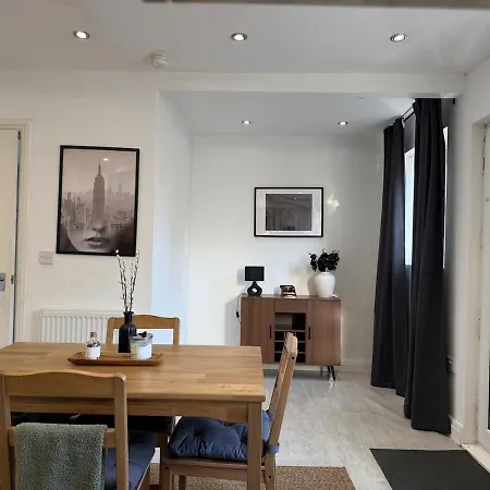 Apartamento Modern 8 Guest Getaway - Large Kitchen & Lounge Leeds (West Yorkshire)