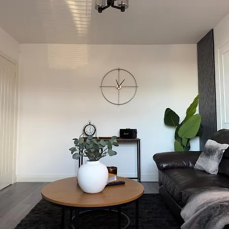 Modern 8 Guest Getaway - Large Kitchen&lounge *