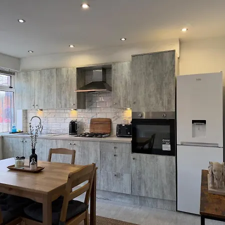 Appartement Modern 10 Guest Getaway - Large Kitchen & Lounge