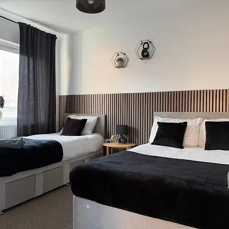Apartman Modern 10 Guest Getaway - Large Kitchen & Lounge Leeds