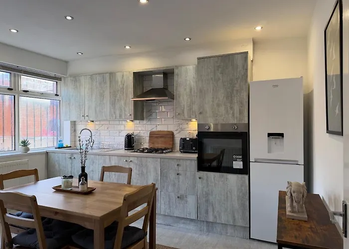 公寓 Modern 8 Guest Getaway - Large Kitchen & Lounge